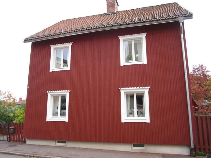Måleriarbete på hus av STH Bygg